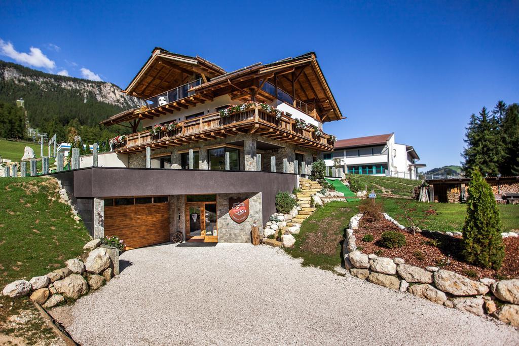 Chalet Stefan - Apartments La Villa  Exteriör bild