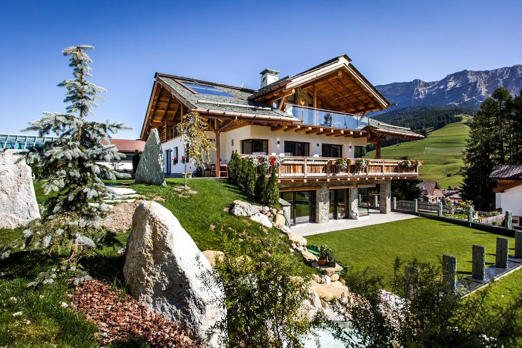 Chalet Stefan - Apartments La Villa  Exteriör bild